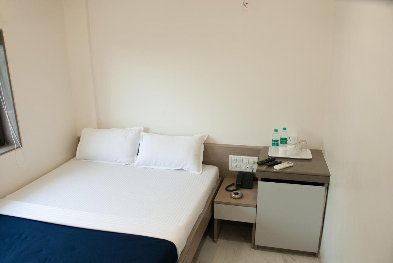 City Hotel Мумбай Екстериор снимка