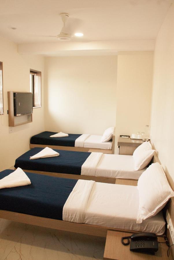 City Hotel Мумбай Екстериор снимка
