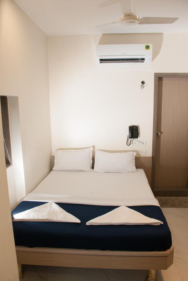 City Hotel Мумбай Екстериор снимка