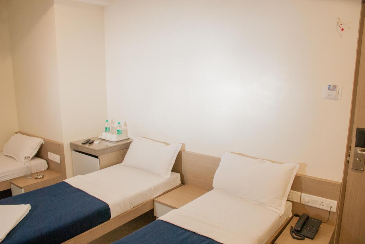 City Hotel Мумбай Екстериор снимка