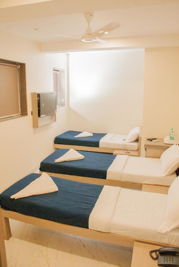 City Hotel Мумбай Екстериор снимка