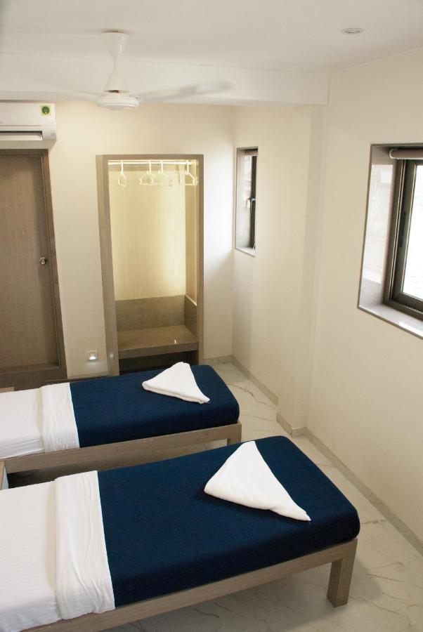 City Hotel Мумбай Екстериор снимка
