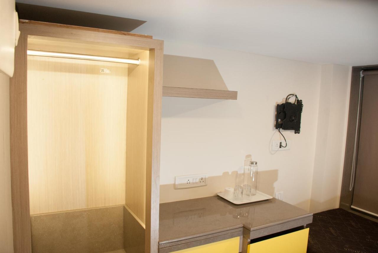 City Hotel Мумбай Екстериор снимка