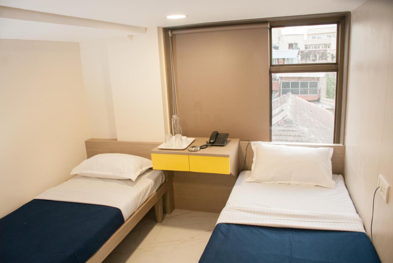 City Hotel Мумбай Екстериор снимка